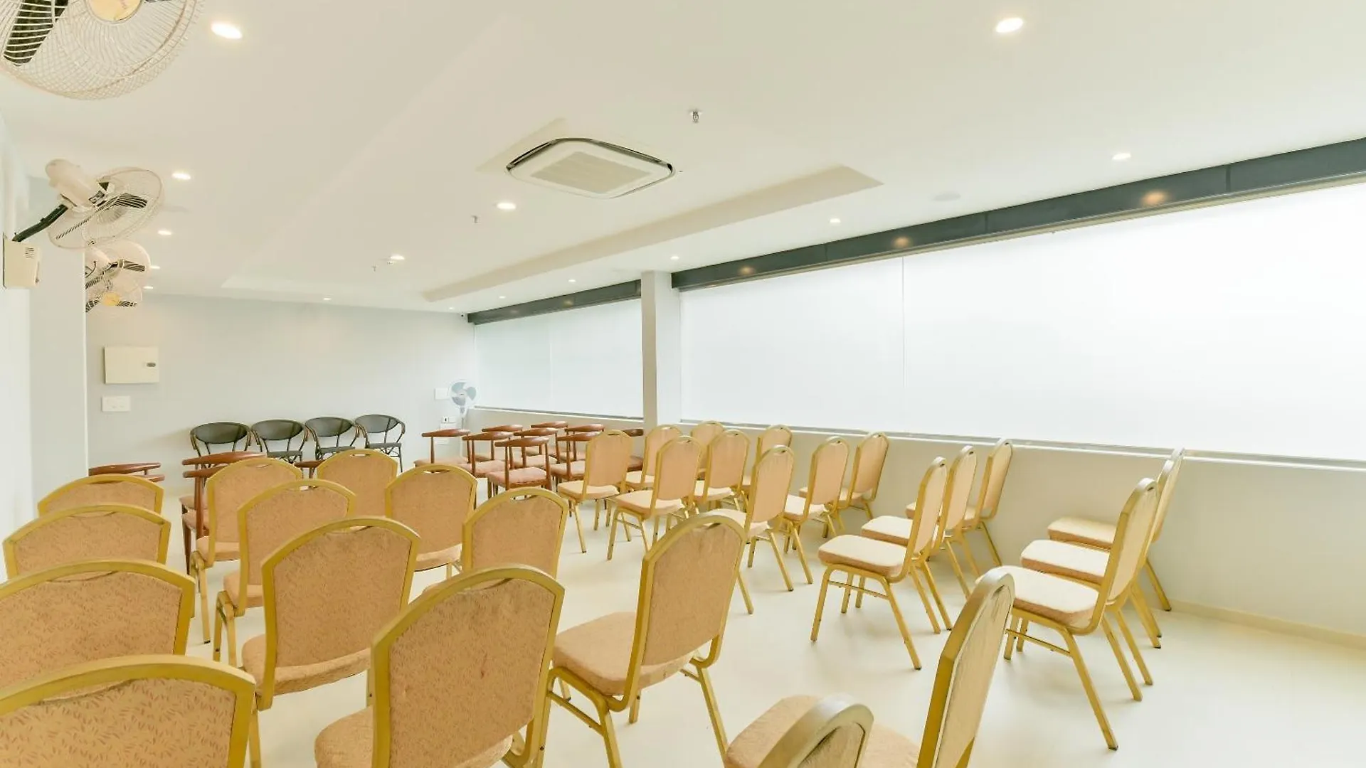 Hotel Super Townhouse Edassery Blue Bells Angamali