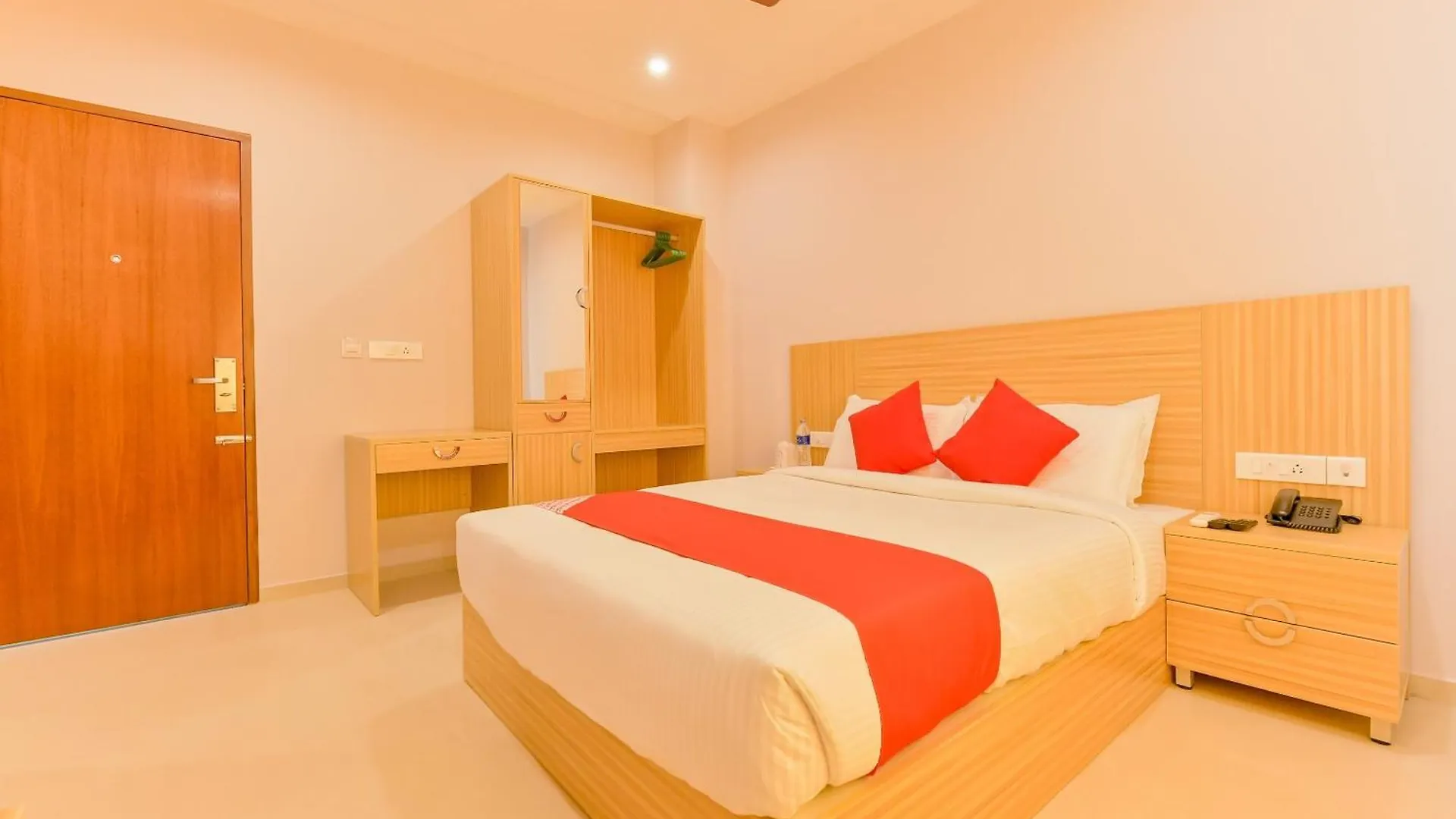 Super Townhouse Edassery Blue Bells Angamali Hotel