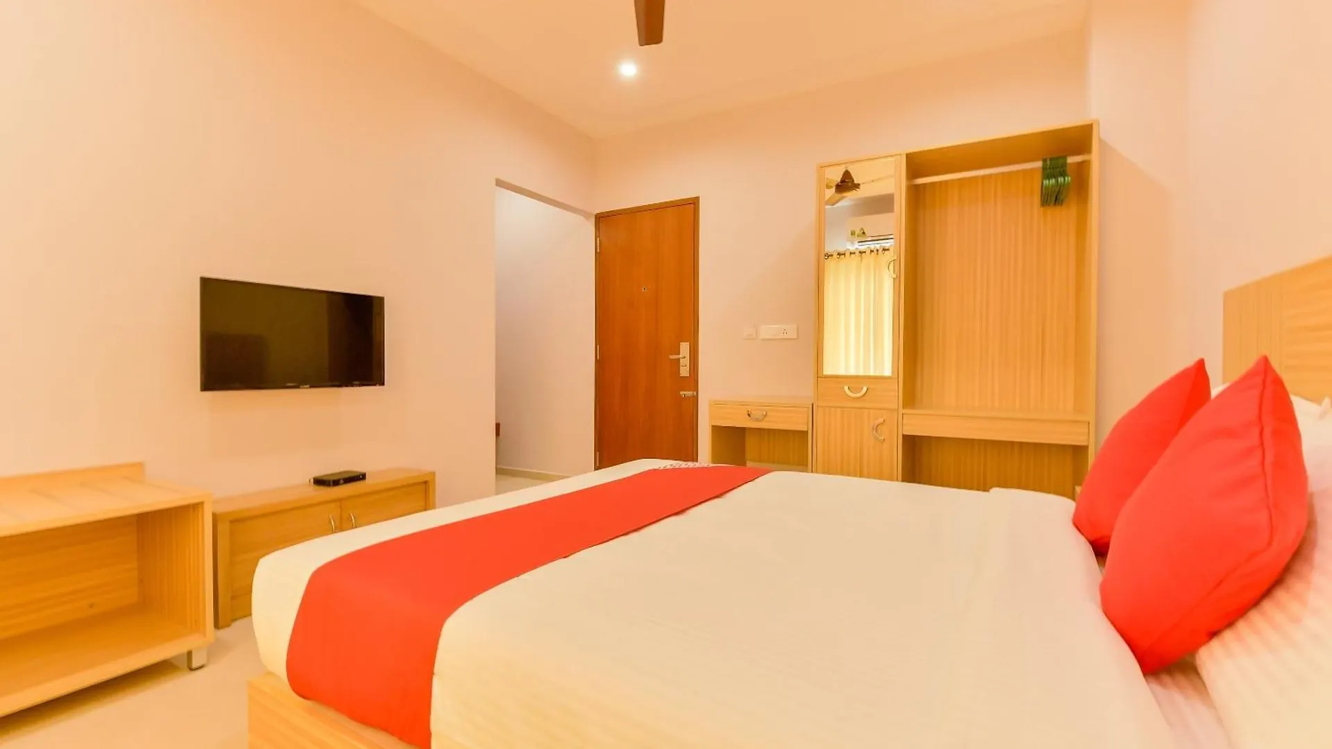 Super Townhouse Edassery Blue Bells Angamali India