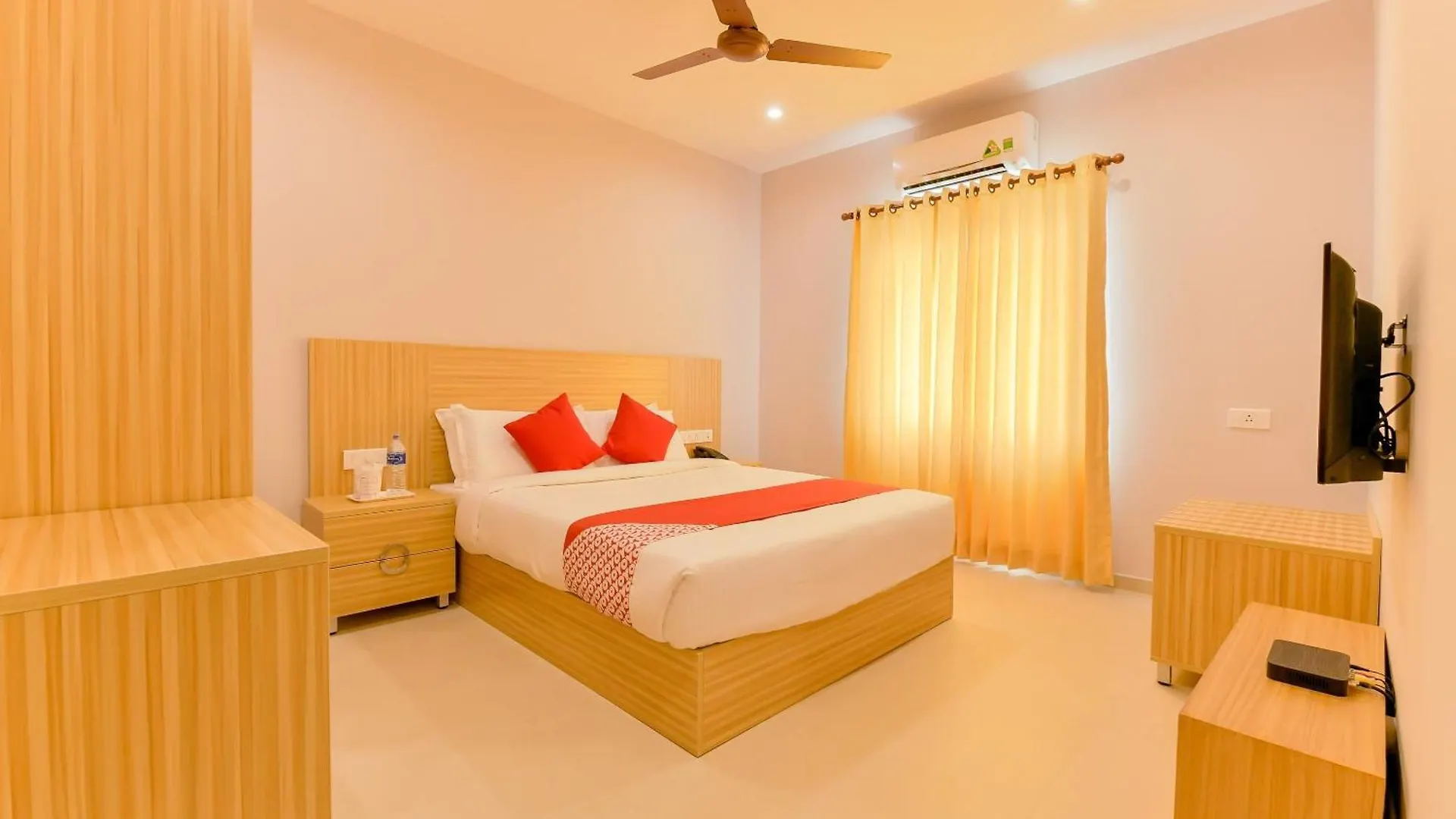 Super Townhouse Edassery Blue Bells Angamali Hotel